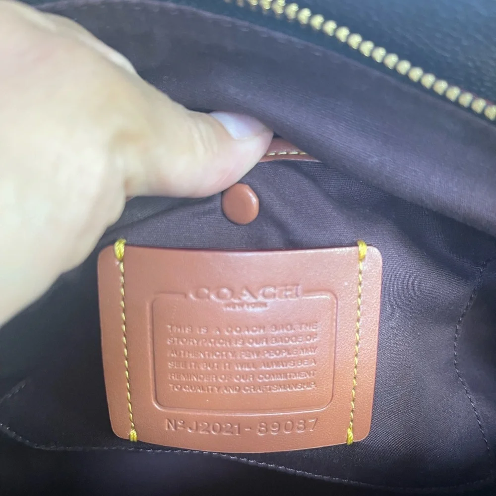 Coach Lora Carryall Triple Compartment Tote Shoulder Bag.‎